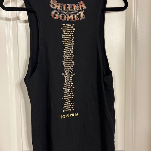 Selena Gomez tank - Picture 2 of 2